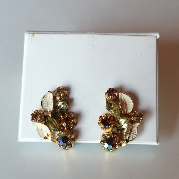 Vintage Austria AB Topaz Peridot Color Stone White Enamel Gold Clip Earrings - Picture 3 of 10